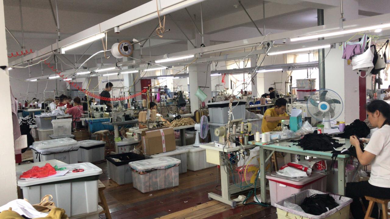 4、义乌找长期合作加工厂:找一个长期合作的服装加工厂，在义乌附近。有的留微信号，谢谢