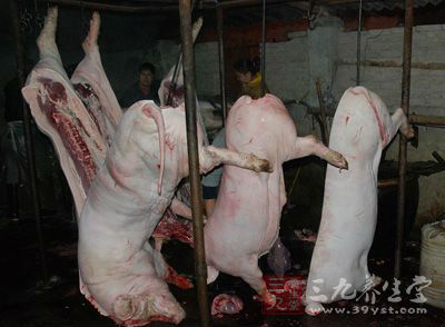 4、屠宰场一般人干不了:屠宰场杀猪人应具备哪些条件才上岗？