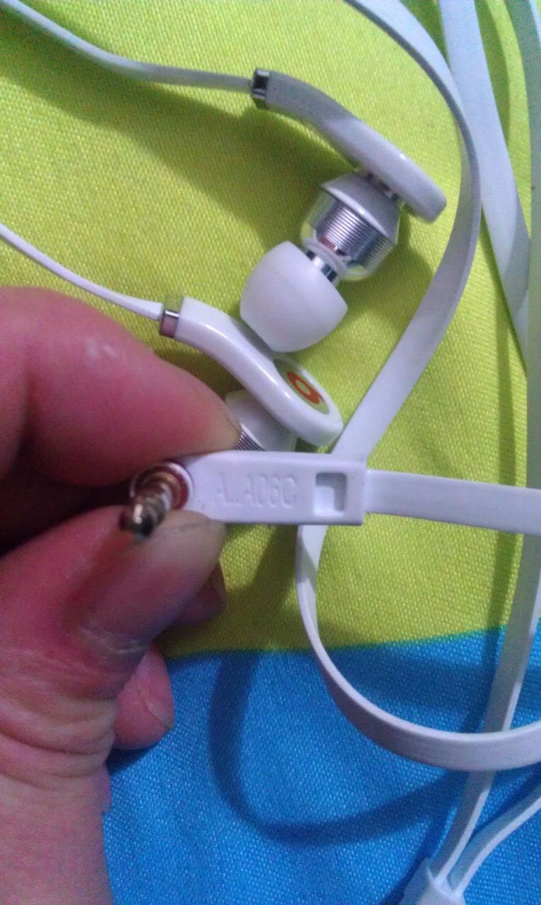 4、捡到苹果耳机千万别用:捡到的苹果蓝牙耳机可以用吗