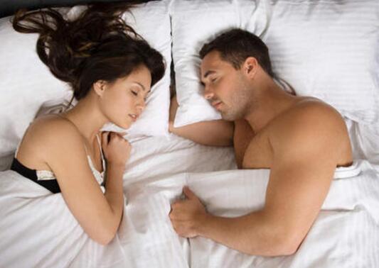 4、睡一起却不碰你的男人心理:睡一起却不碰你的男人心理