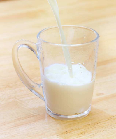 4、坚持一个月喝纯牛奶会有什么变化:如果一个人每天把牛奶当水喝，他会发生什么变化？