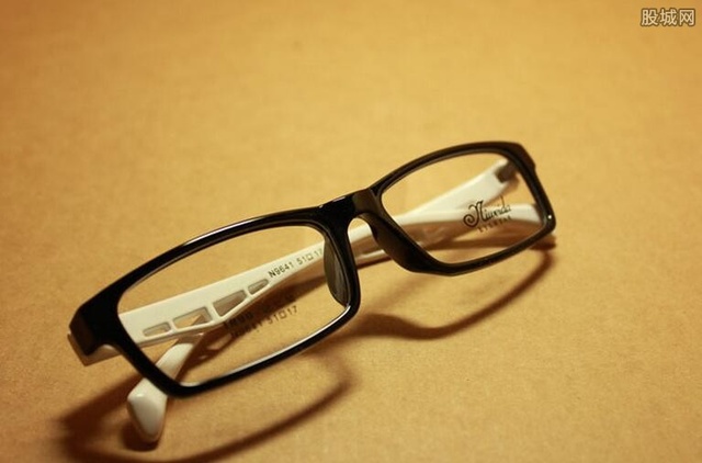 眼镜框tr90和纯钛的哪个更轻