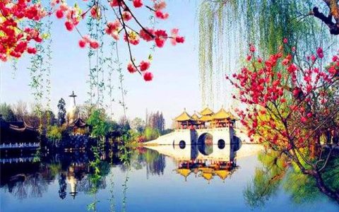 烟花三月下扬州的烟花是什么意思 出自李白送孟浩然之广陵的诗