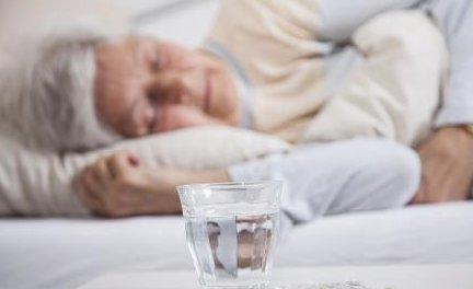 老人昏睡是即将离去预兆几天 每况愈下的现状让亲人倍感焦虑