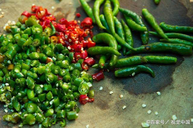 农村自制辣椒酱的配方比例 辣椒酱是一种人们喜欢吃的调料