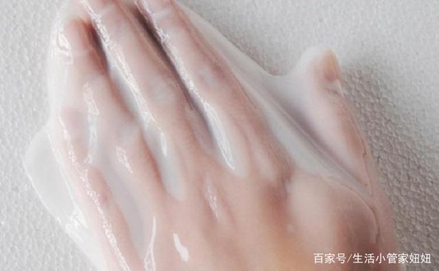 手干活很粗糙怎么变光滑小妙招 经常涂抹这些护肤品皮肤也会好起来