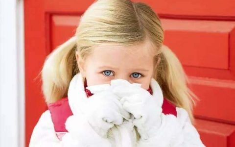 小孩发高烧38度巧妙退烧法 有时小孩子发高烧是一件非常严重的事情