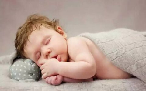 0至3岁婴儿睡眠时间对照表 人的睡眠时间跟年龄是成反比的