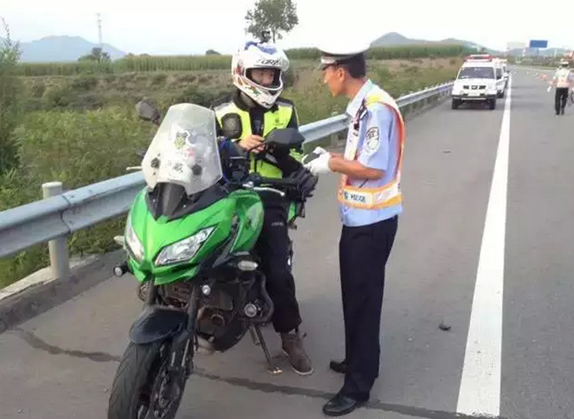 国家明令禁止不许摩托车上高速的省份