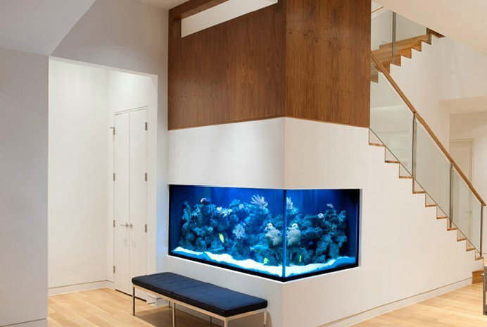 1、鱼缸放在客厅位置图:鱼缸摆放在客厅什么位置**？